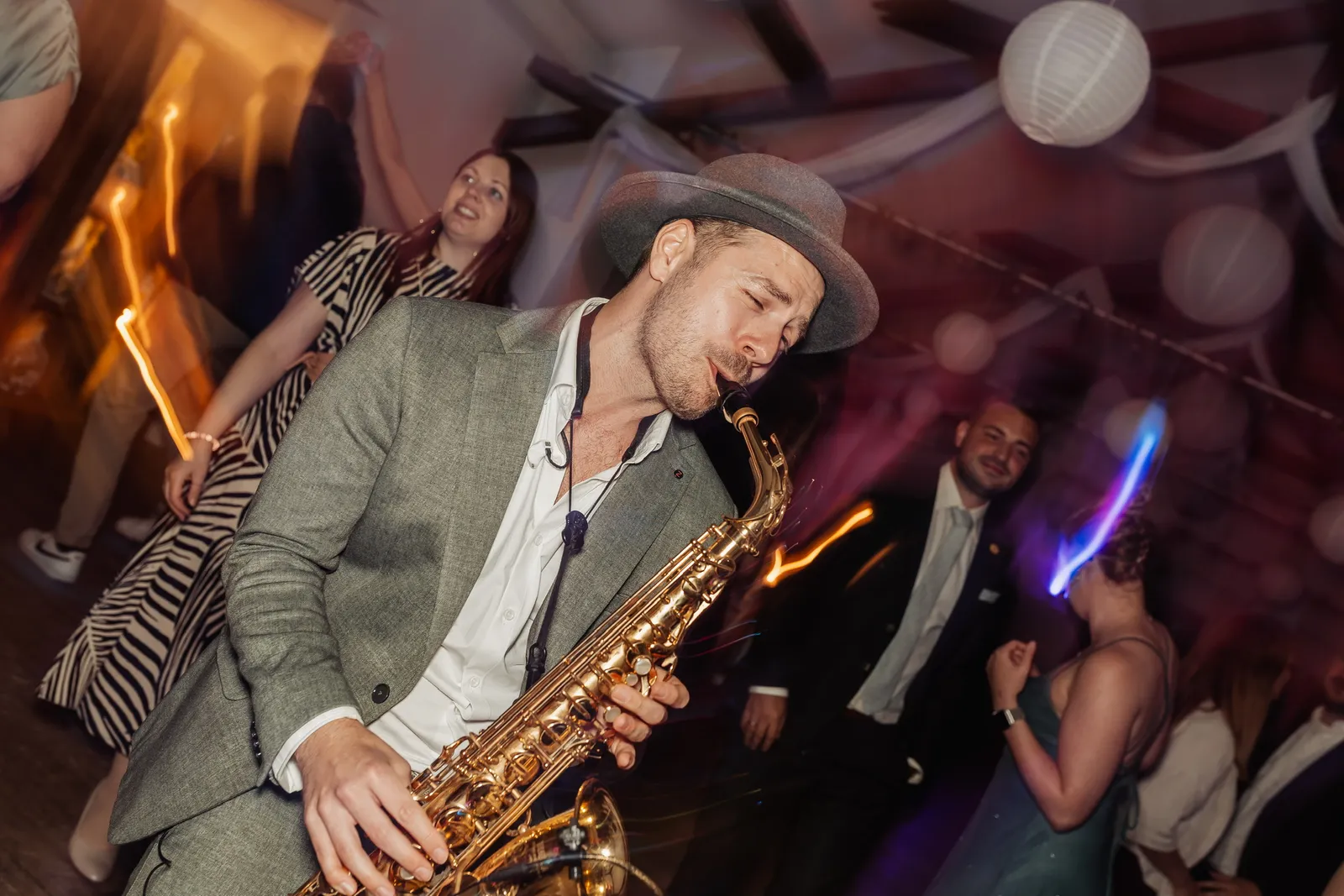 DJ und Saxophon für die Hochzeit – Die perfekte Kombination für eine unvergessliche Feier, Abbildung 3