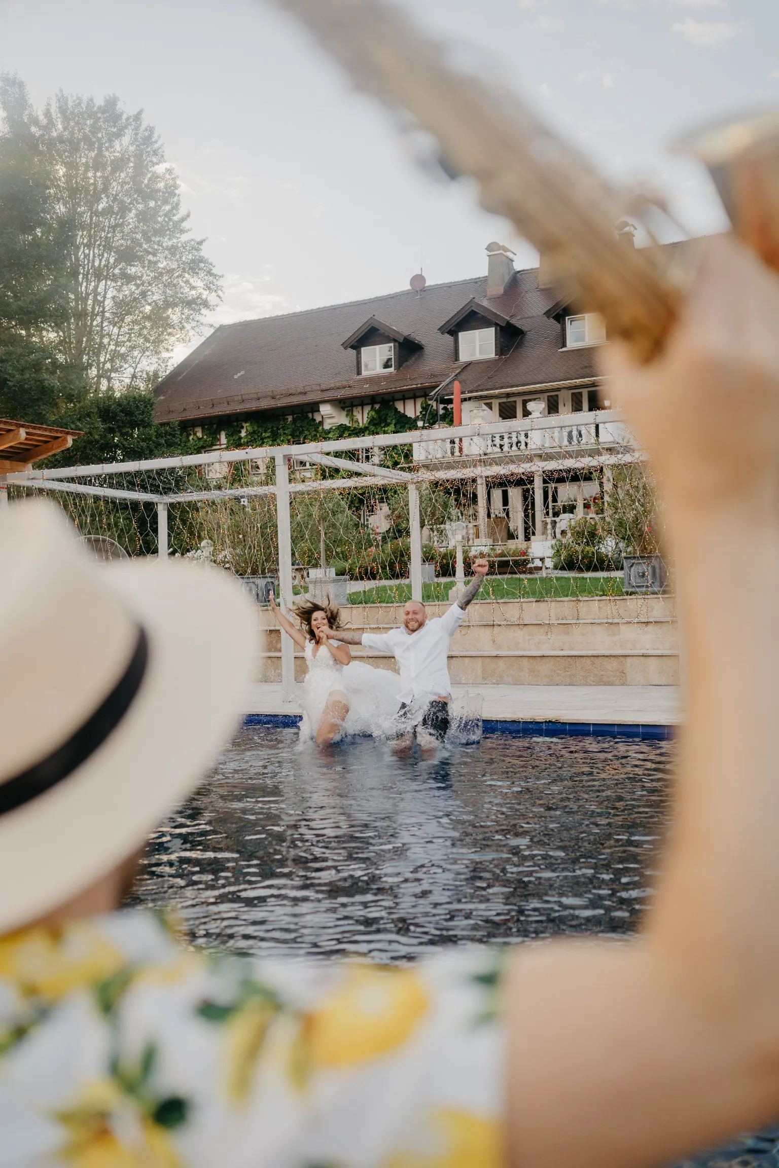 Sommerhochzeit im Freien: Wann die Party nach drinnen zieht, Abbildung 3