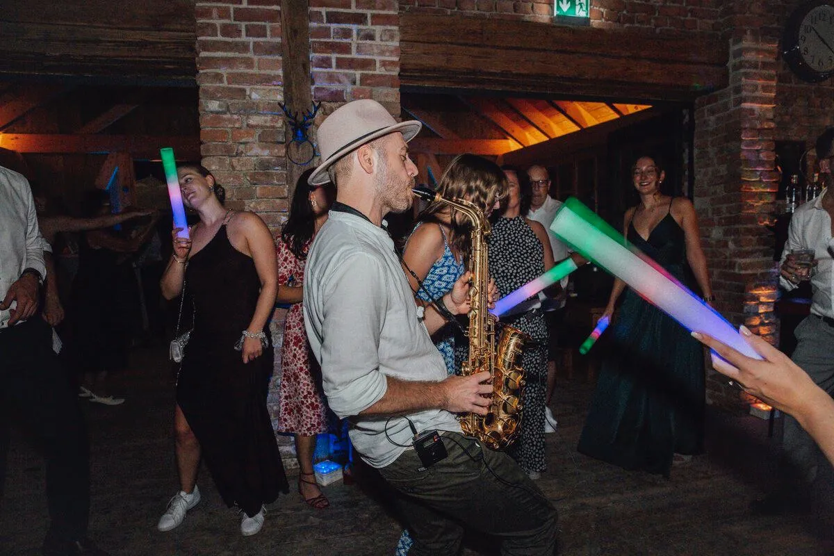 Mitternachtseinlagen und Überraschungen: Die Rolle des DJs, Abbildung 4