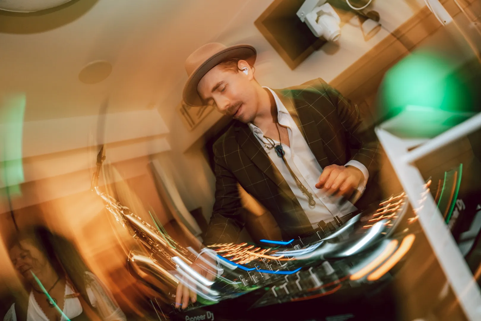 Weihnachtsfeier mit DJ und Live-Musik in München 2026